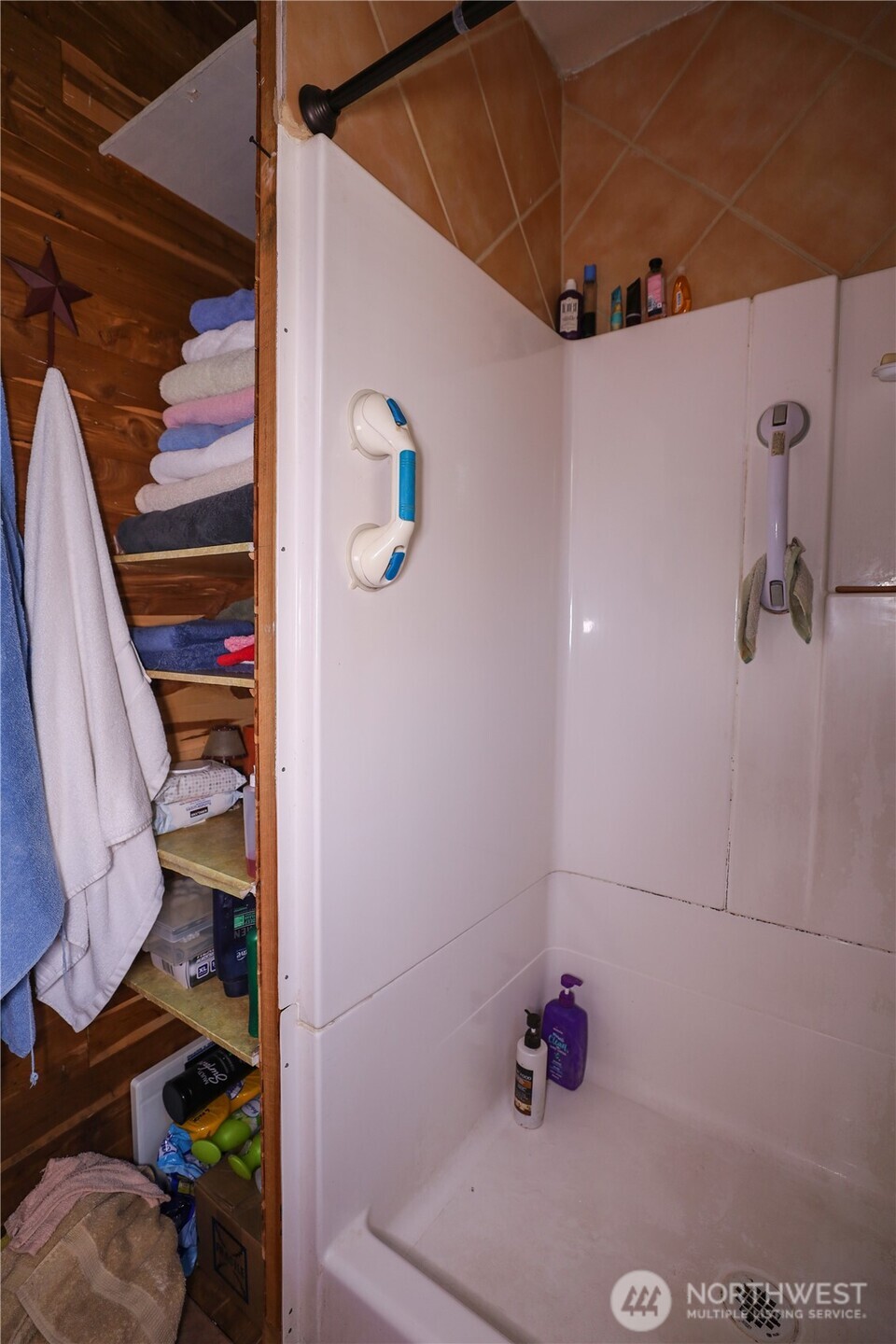 811 W Market Street , Aberdeen, WA 98520