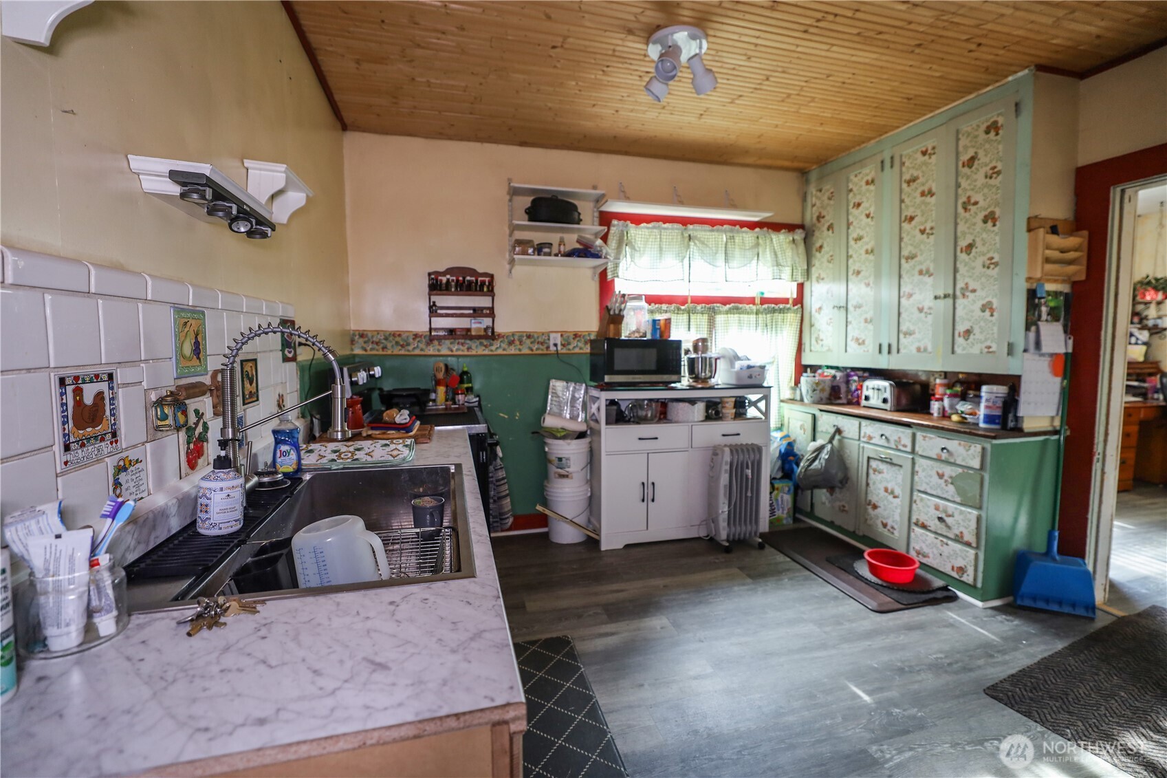 811 W Market Street , Aberdeen, WA 98520