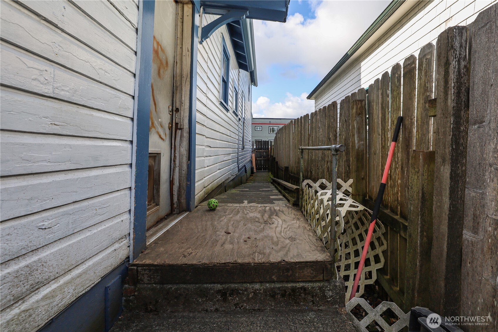 811 W Market Street , Aberdeen, WA 98520