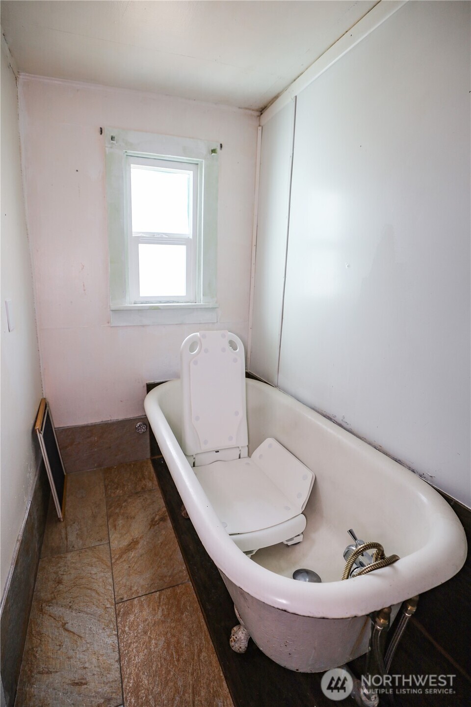 811 W Market Street , Aberdeen, WA 98520