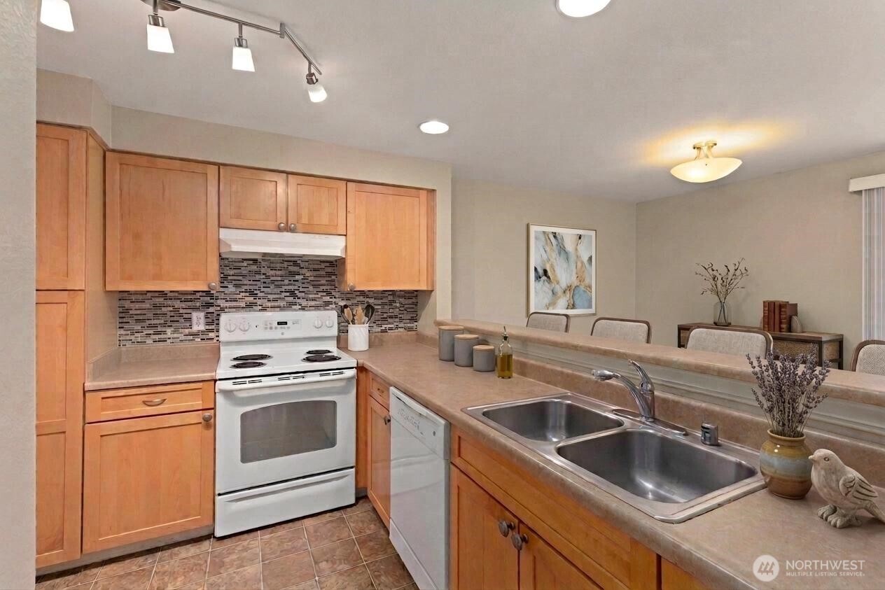 1760 W Sunn Fjord Lane #F-105, Bremerton, WA 98312