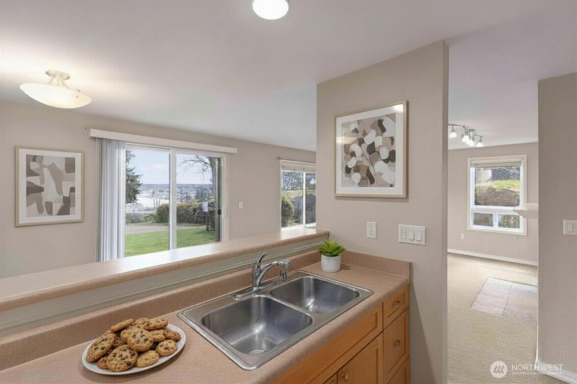 1760 W Sunn Fjord Lane #F-105, Bremerton, WA 98312