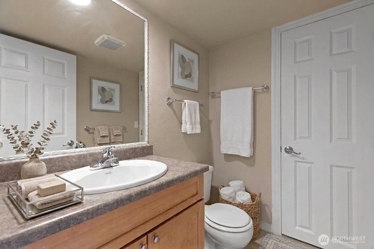 1760 W Sunn Fjord Lane #F-105, Bremerton, WA 98312