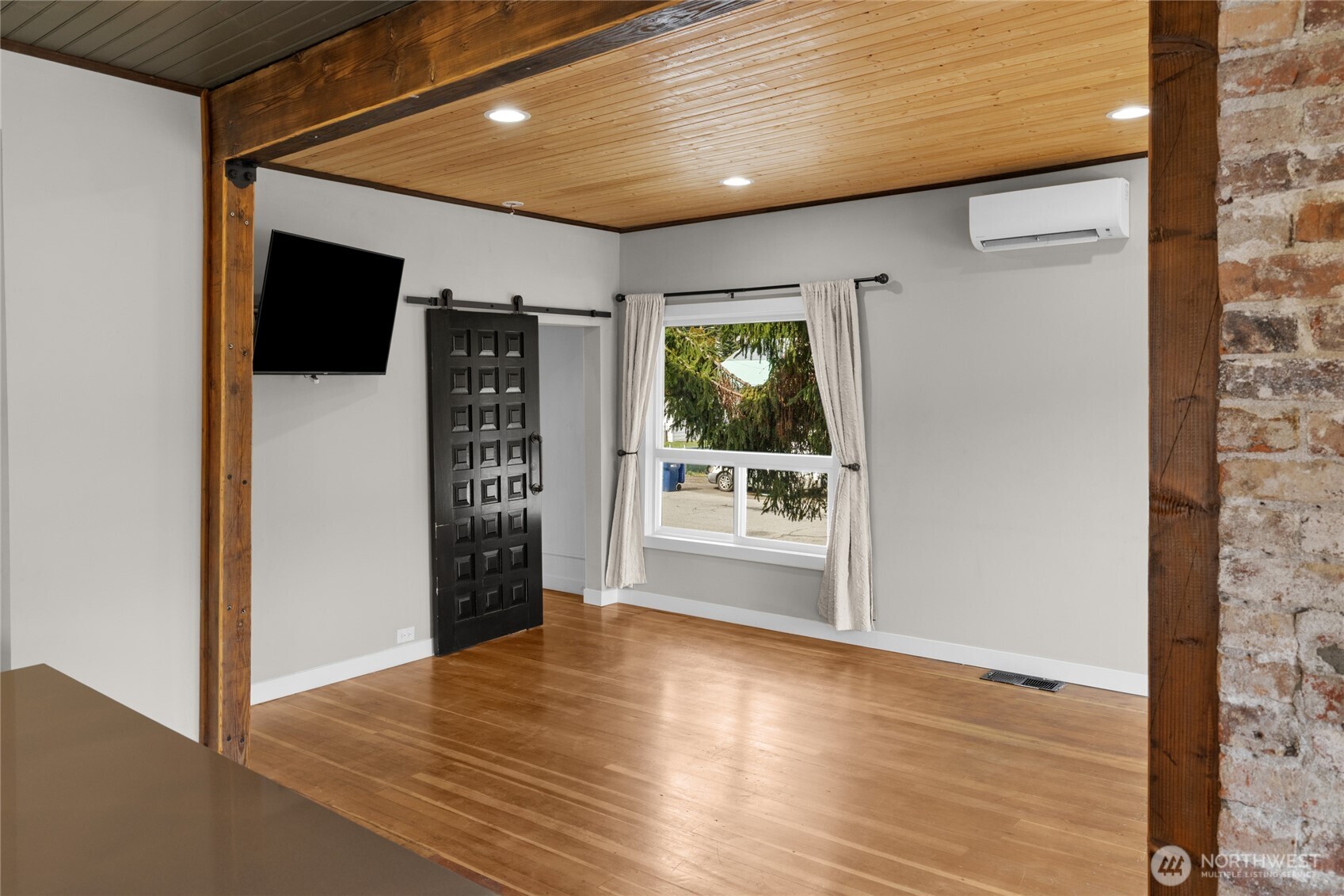 300 S 1st Street , Roslyn, WA 98941