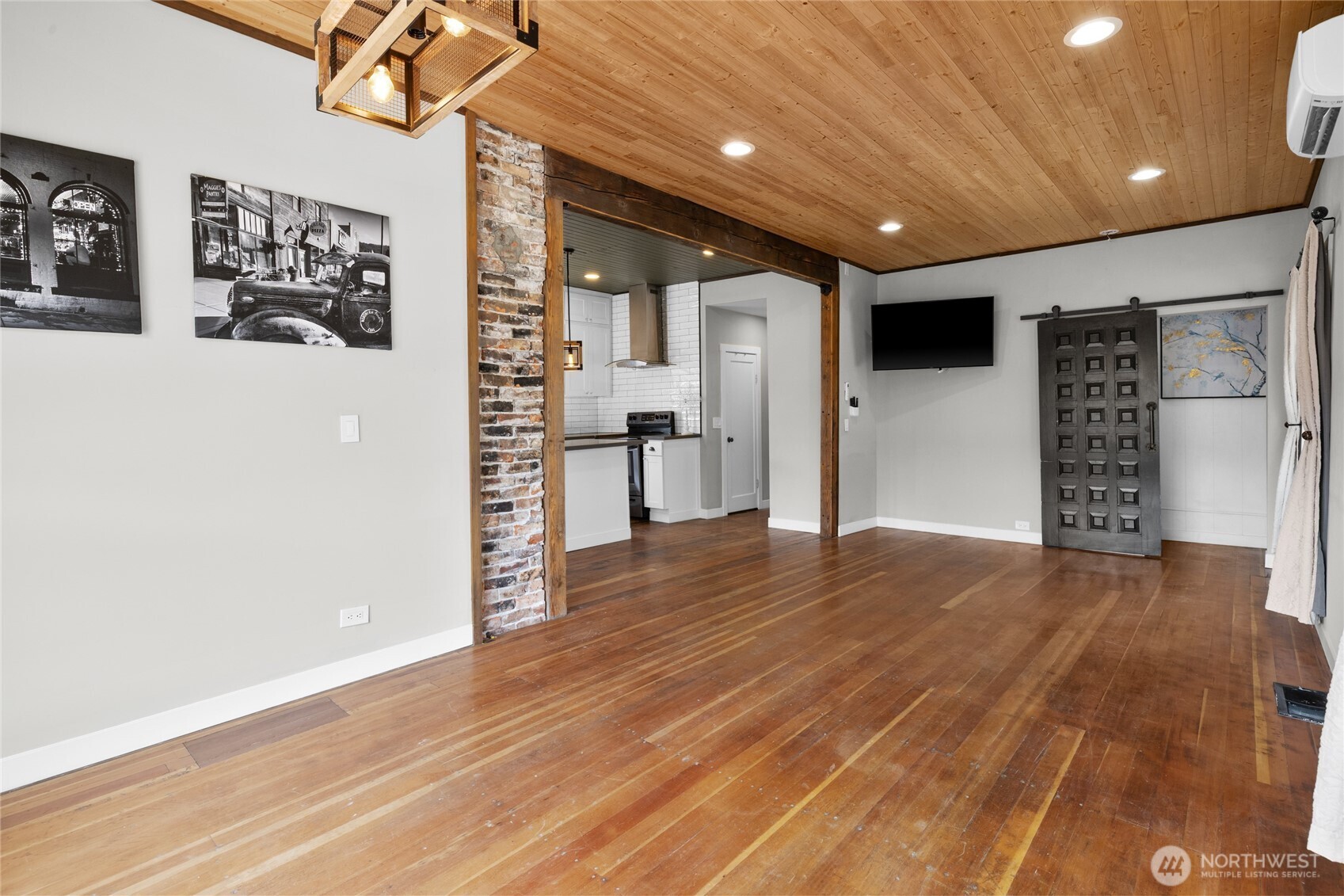 300 S 1st Street , Roslyn, WA 98941