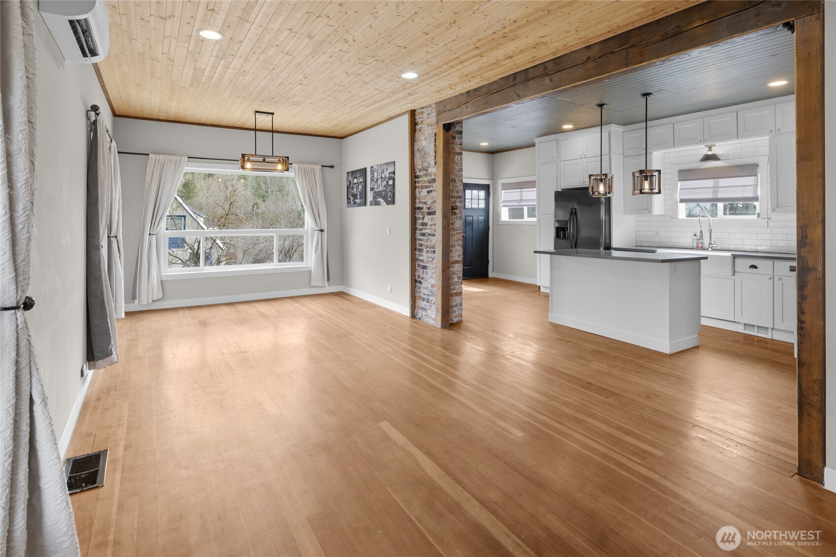 300 S 1st Street , Roslyn, WA 98941