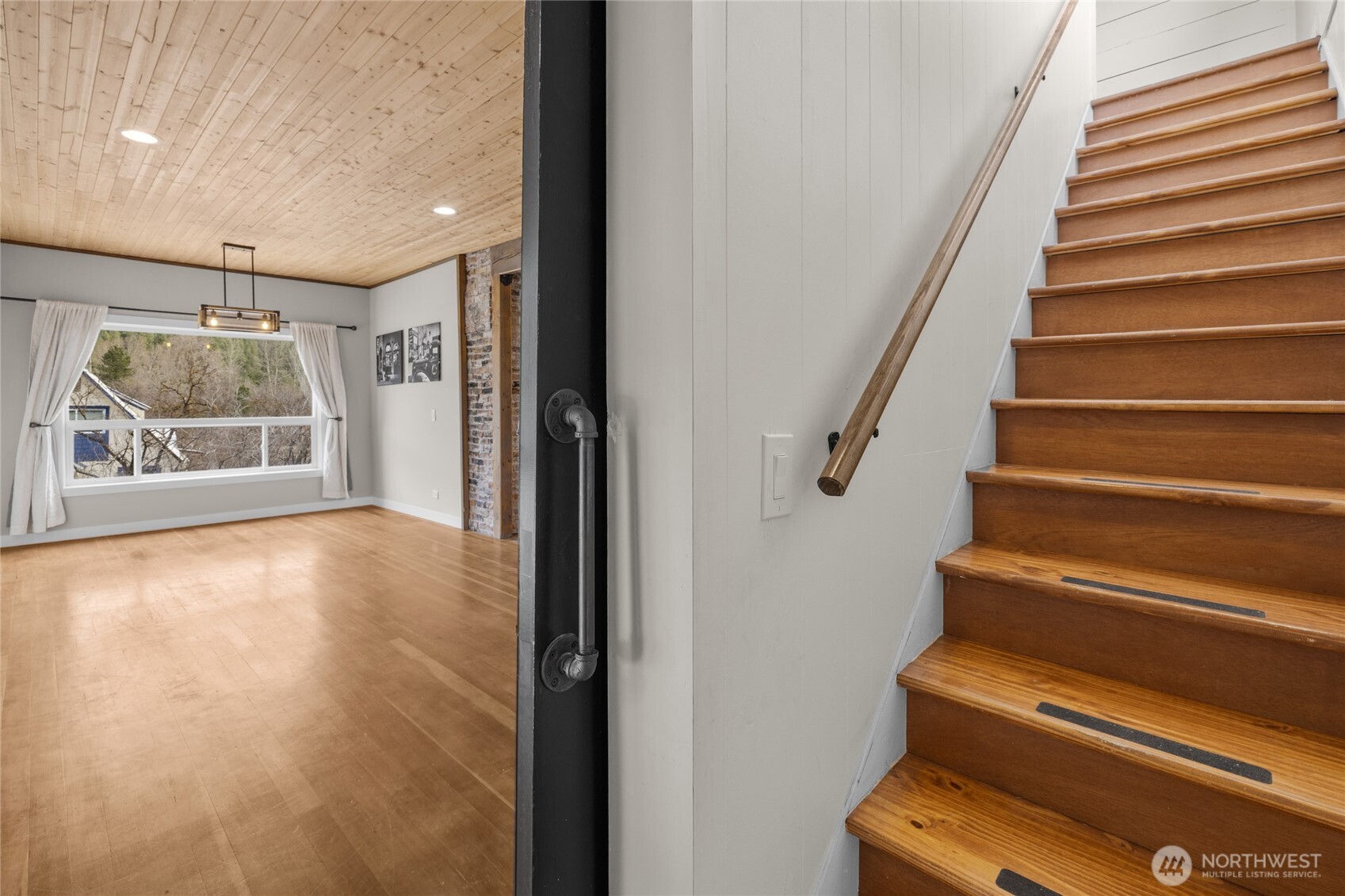 300 S 1st Street , Roslyn, WA 98941