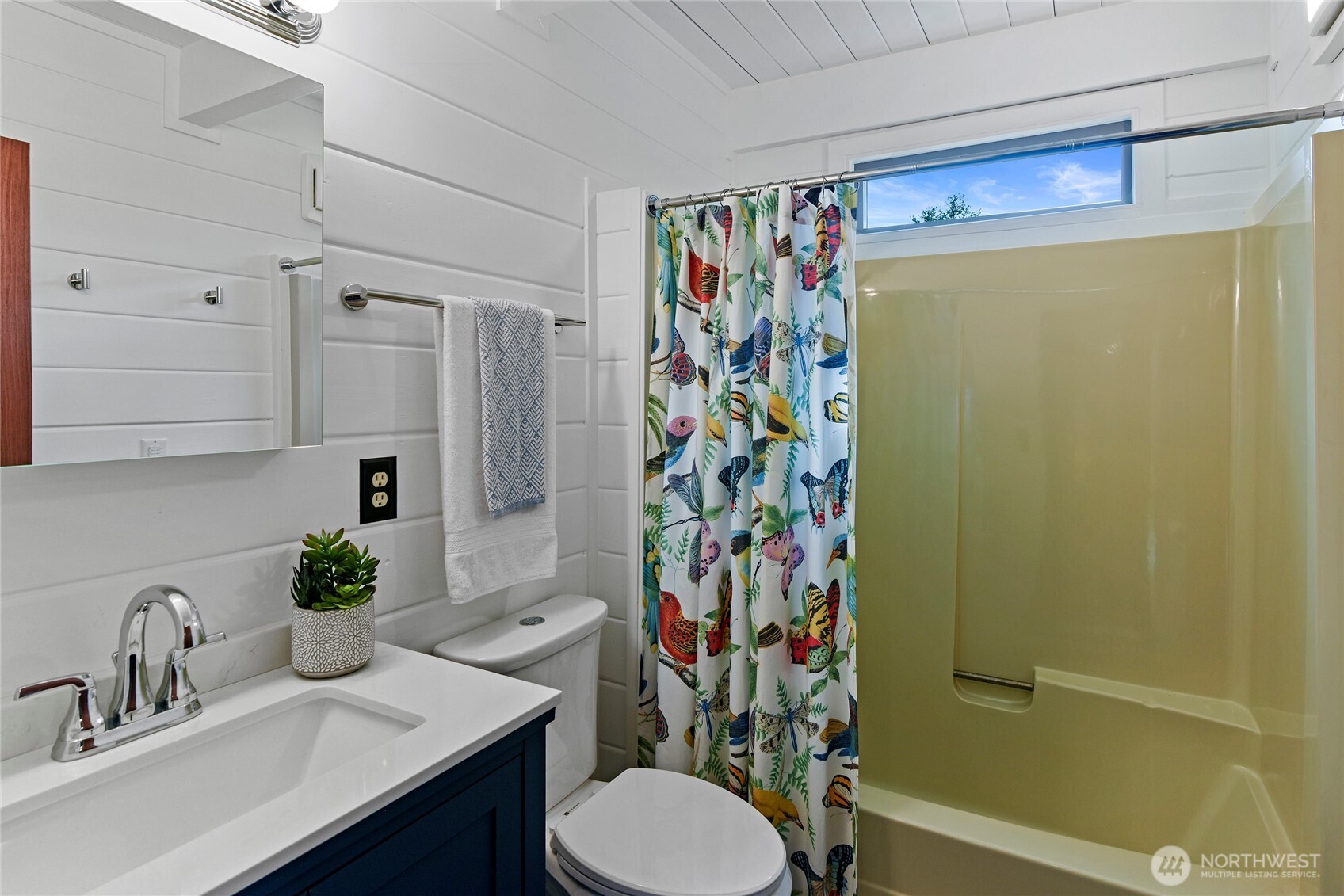 34266 Pilot Point Road NE, Kingston, WA 98346