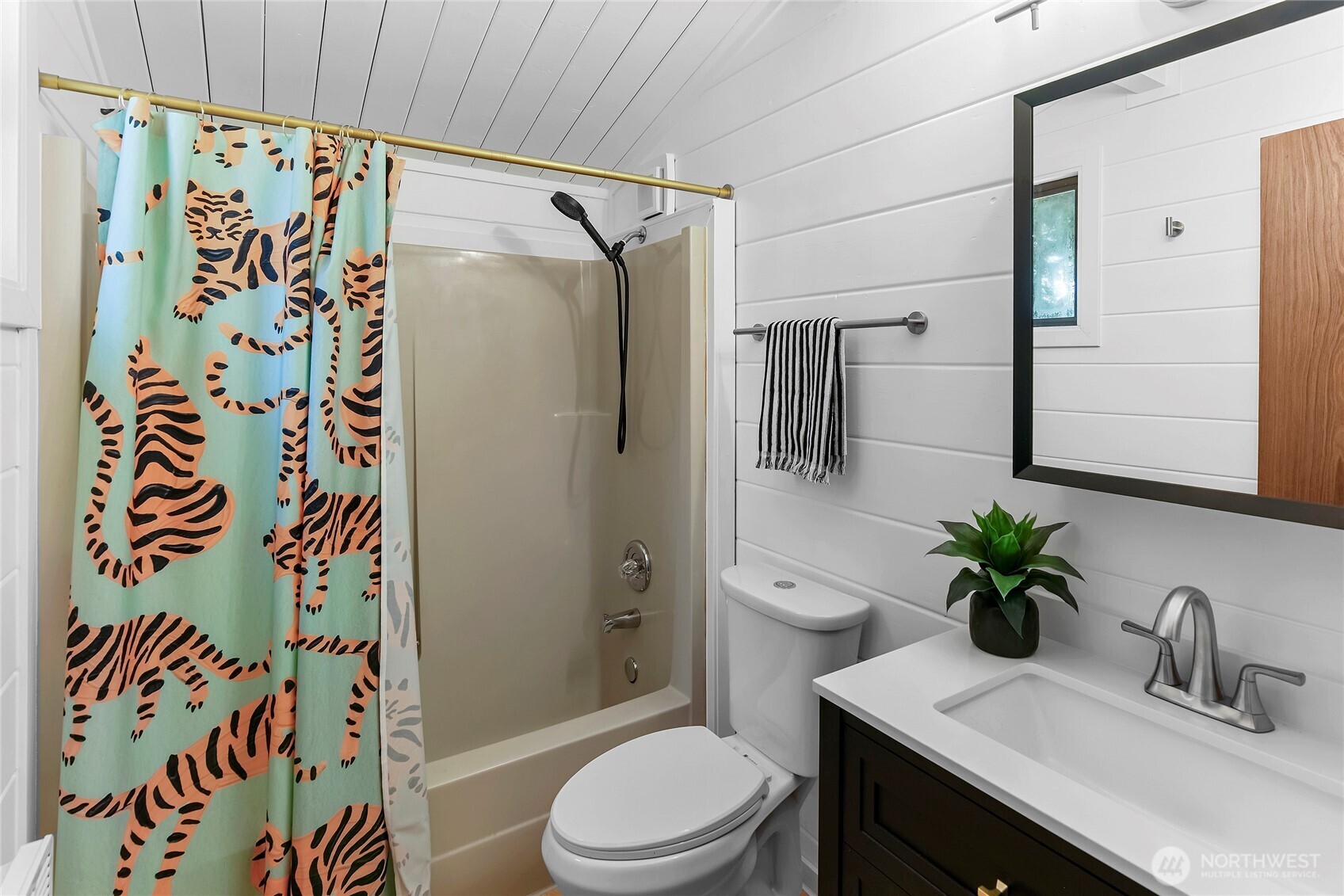 34266 Pilot Point Road NE, Kingston, WA 98346