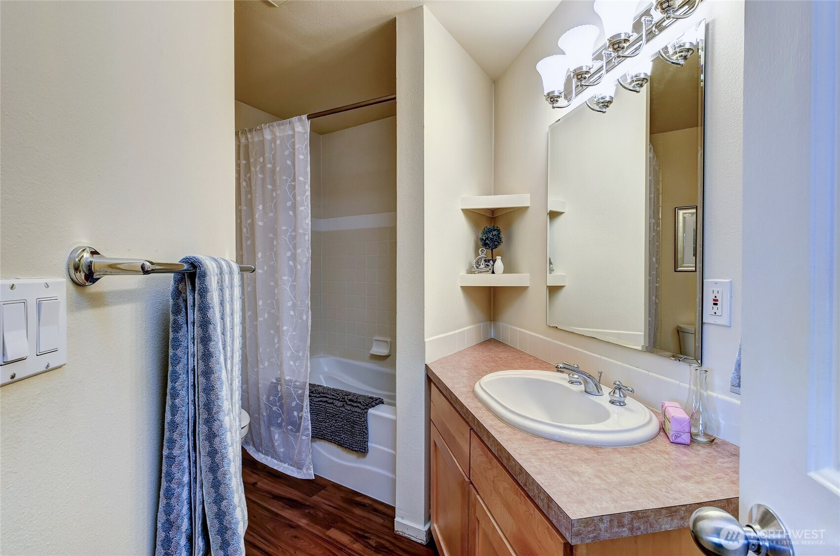 2324 W Newton Street #302, Seattle, WA 98119