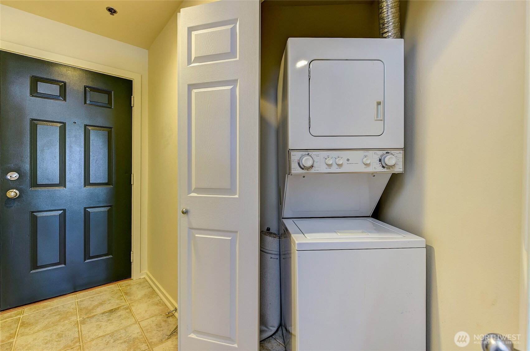 2324 W Newton Street #302, Seattle, WA 98119