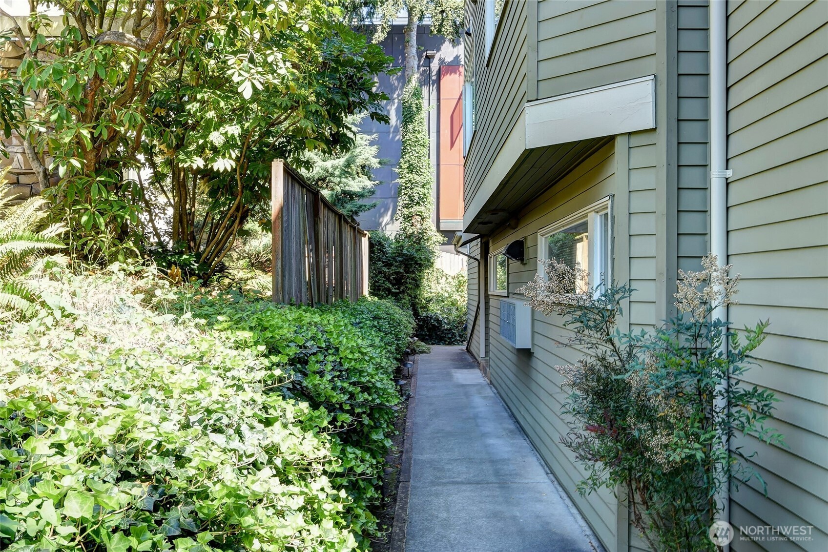 2324 W Newton Street #302, Seattle, WA 98119