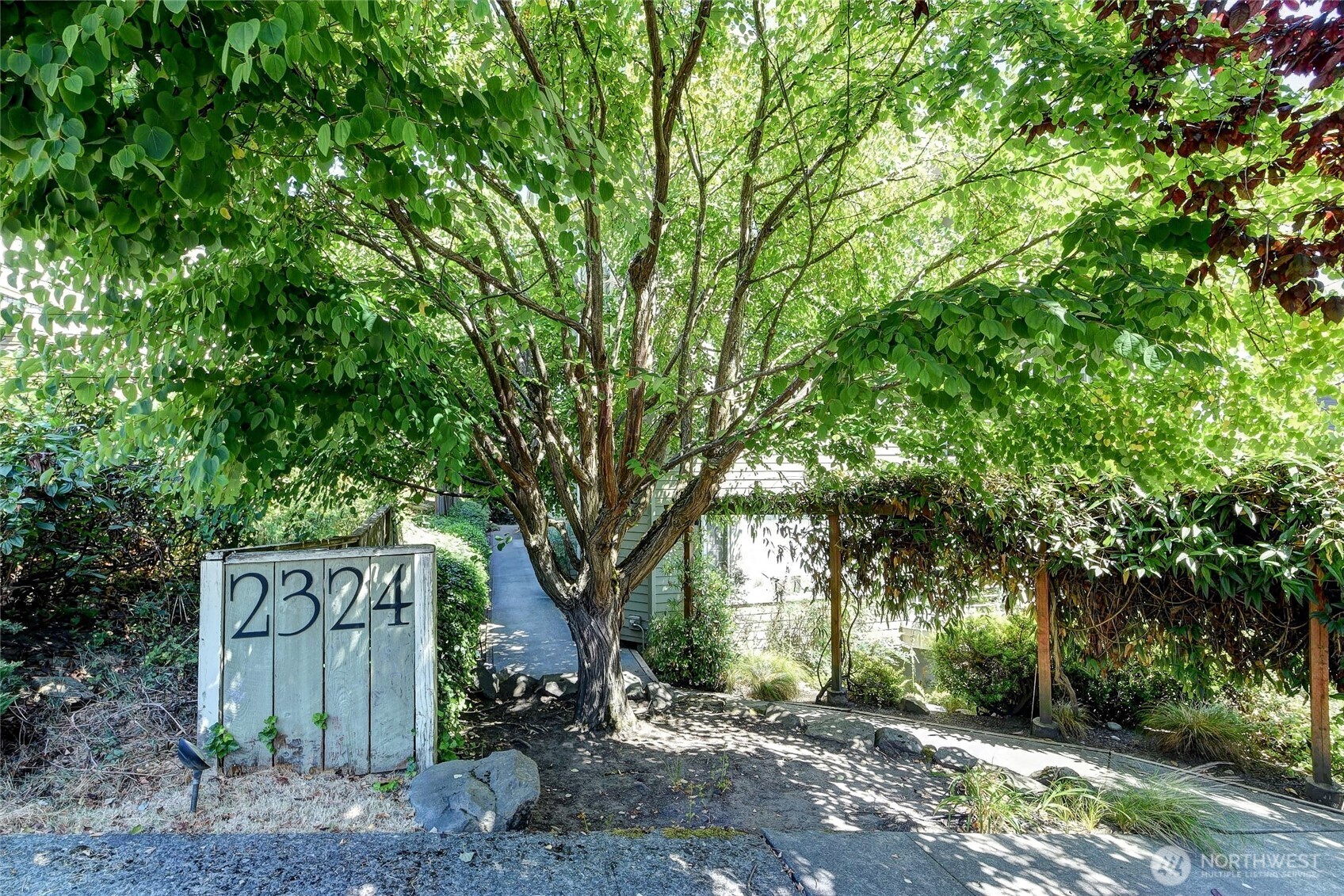 2324 W Newton Street #302, Seattle, WA 98119