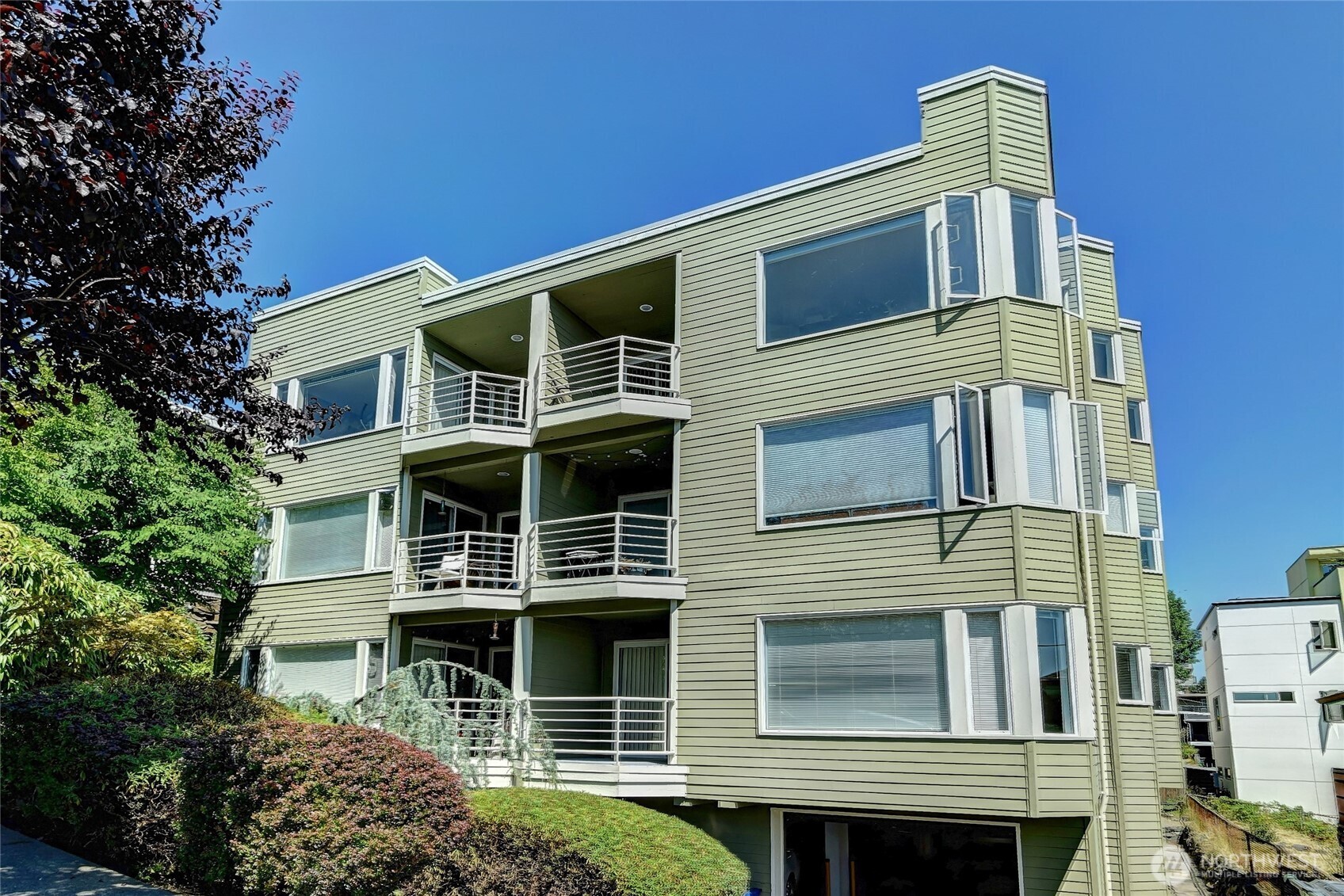 2324 W Newton Street #302, Seattle, WA 98119