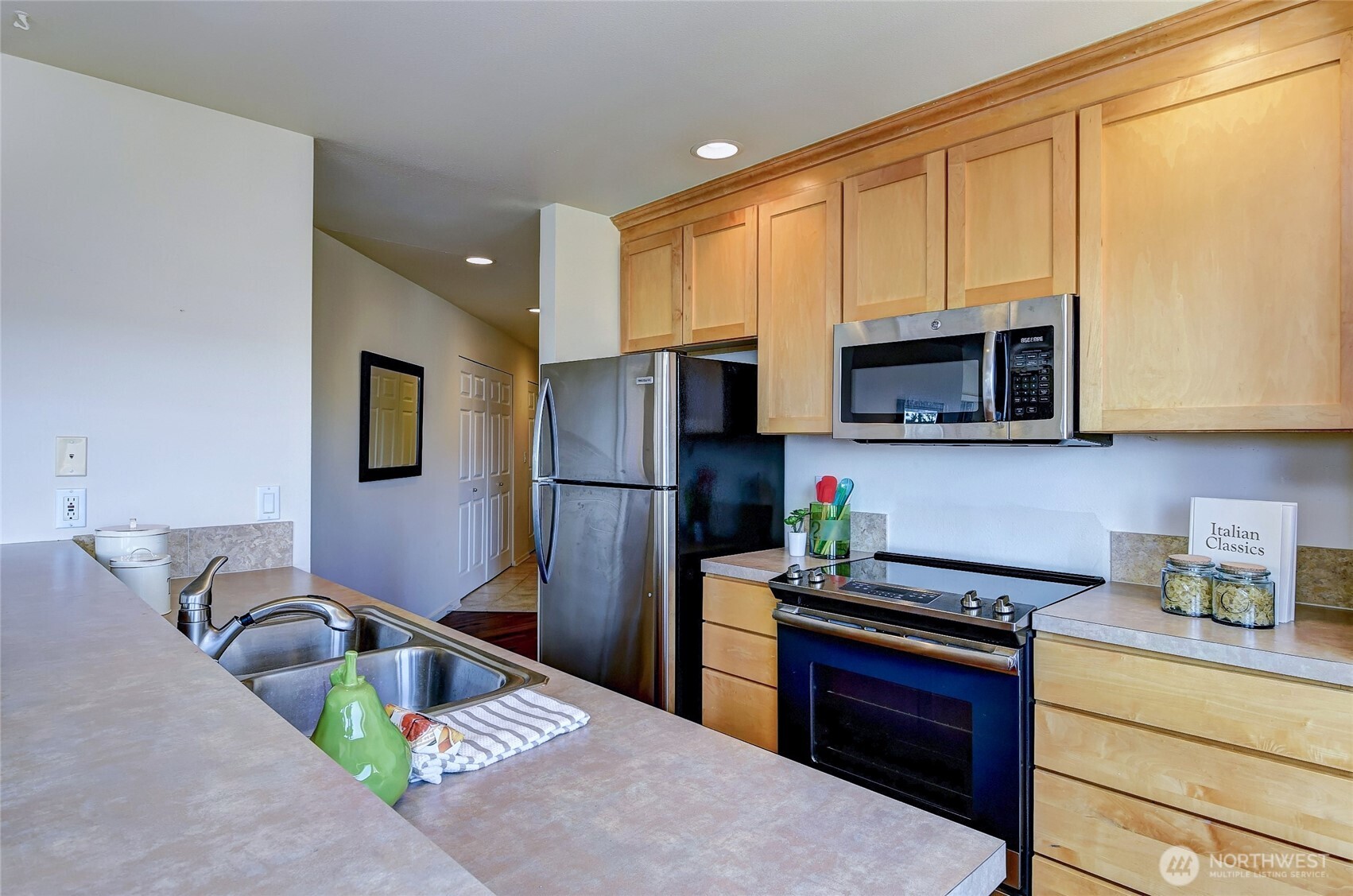 2324 W Newton Street #302, Seattle, WA 98119