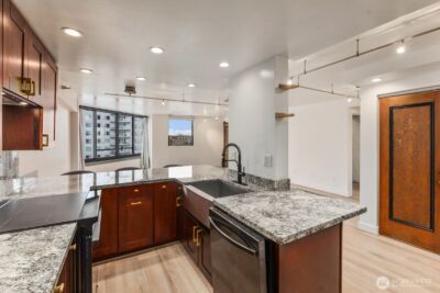 2621 2nd Avenue #1001, Seattle, WA 98121 - Photo 2