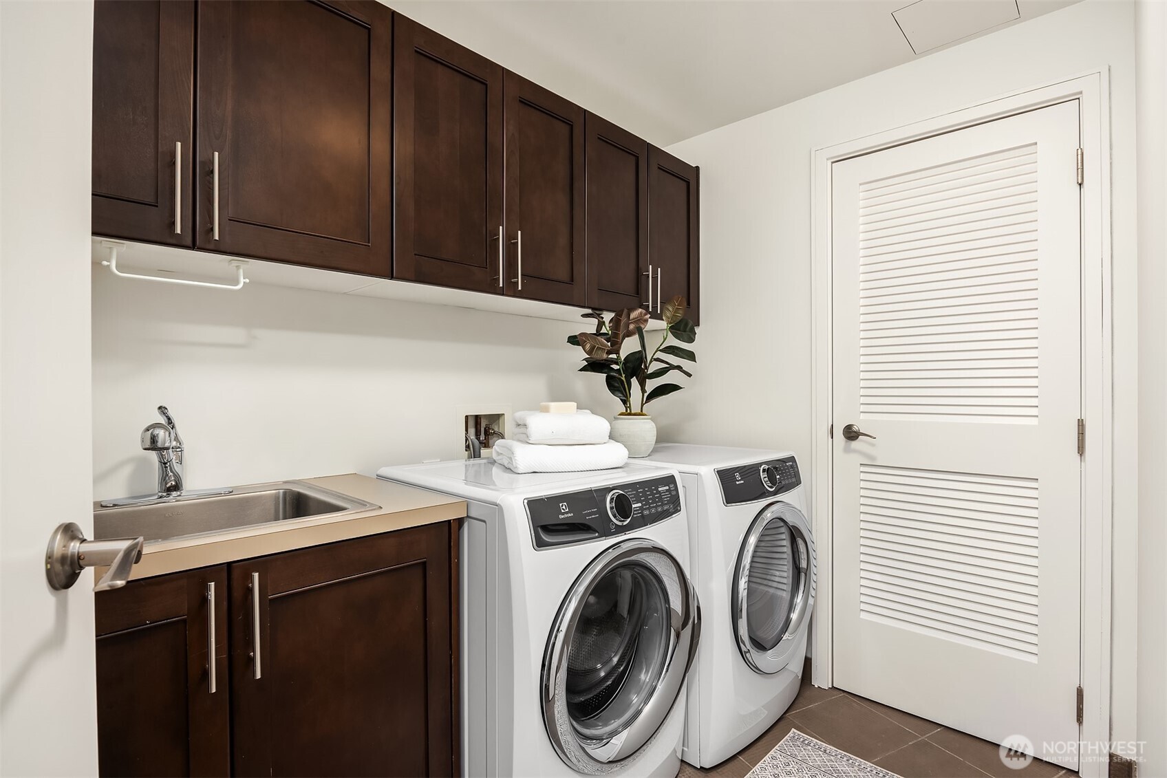 10650 NE 9th Place #2526, Bellevue, WA 98004