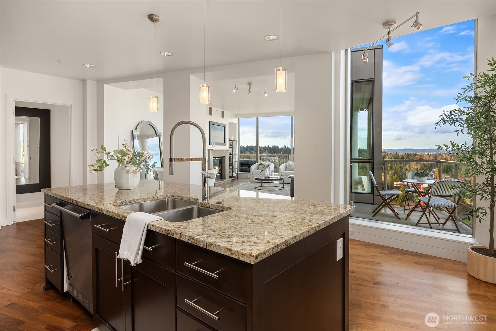 10650 NE 9th Place #2526, Bellevue, WA 98004