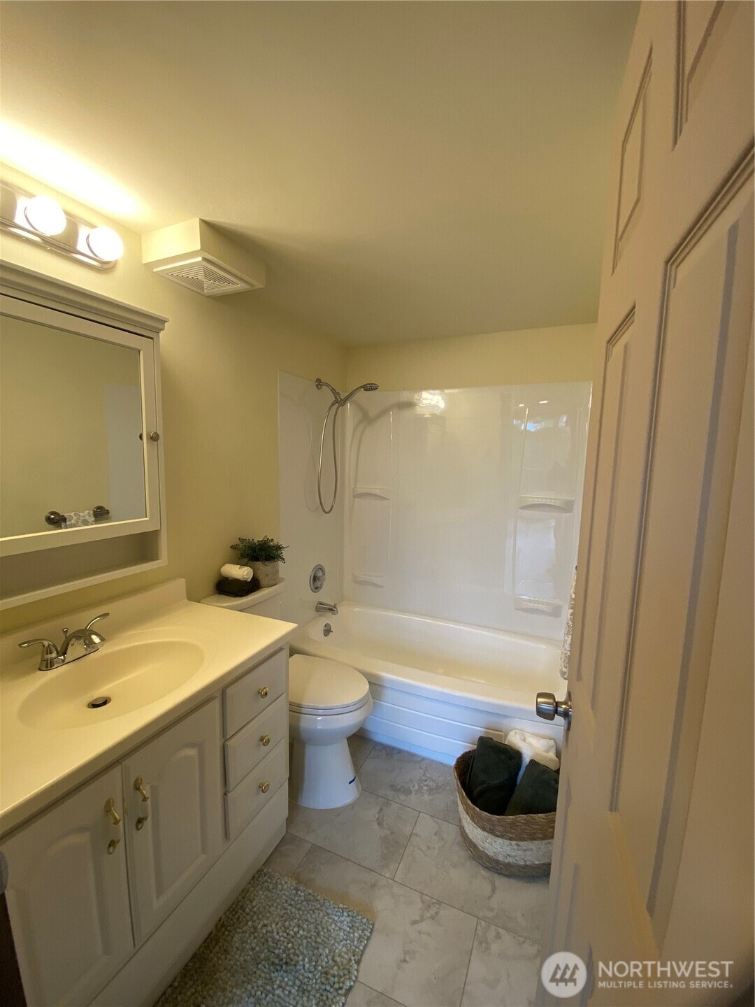 313 Sand Dune Avenue NW, Ocean Shores, WA 98569