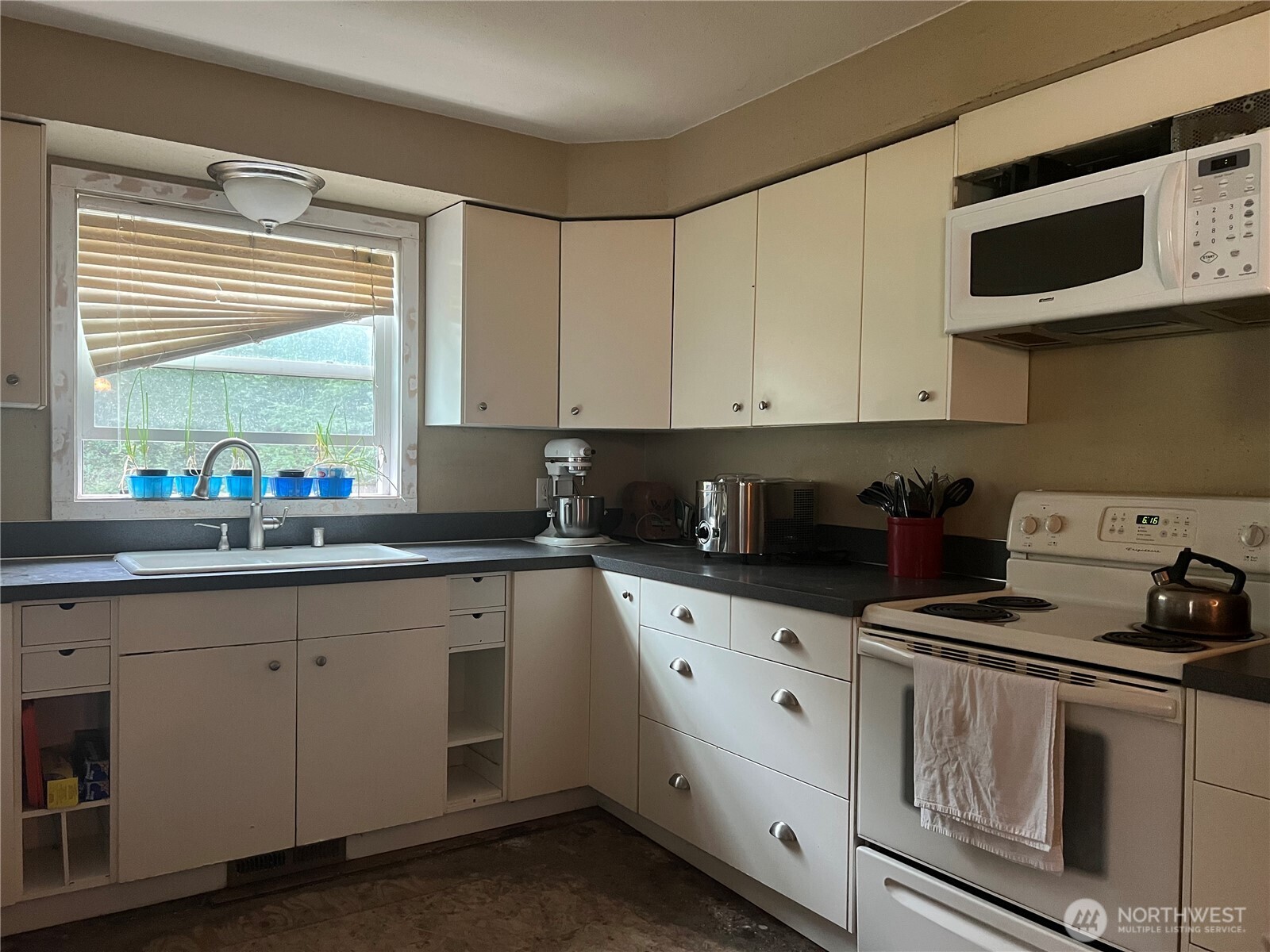 202 Kauer Road , Randle, WA 98377