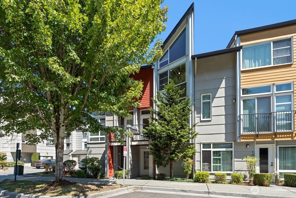 15107 NE 81st Way #102, Redmond, WA 98052