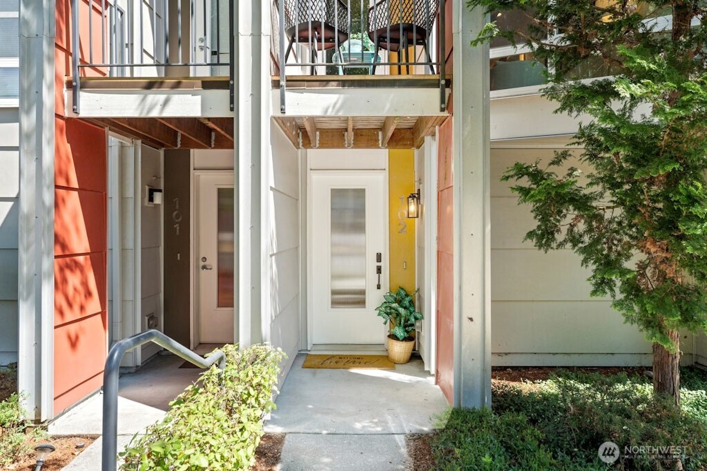 15107 NE 81st Way #102, Redmond, WA 98052