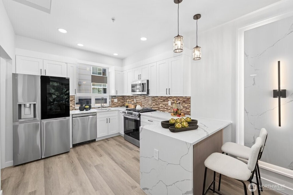 15107 NE 81st Way #102, Redmond, WA 98052