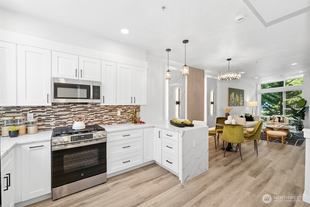 15107 NE 81st Way #102, Redmond, WA 98052