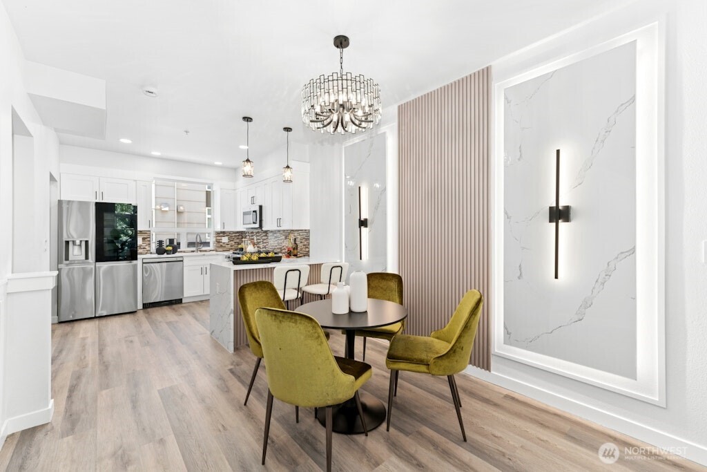 15107 NE 81st Way #102, Redmond, WA 98052