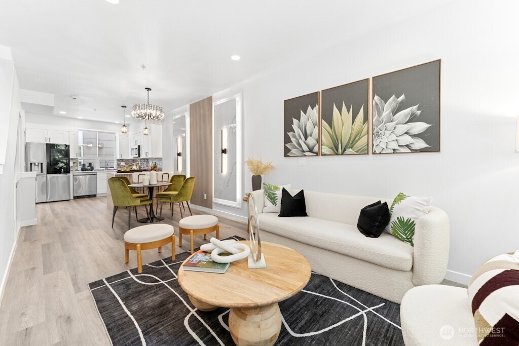 15107 NE 81st Way #102, Redmond, WA 98052