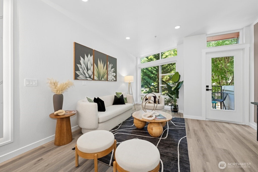 15107 NE 81st Way #102, Redmond, WA 98052