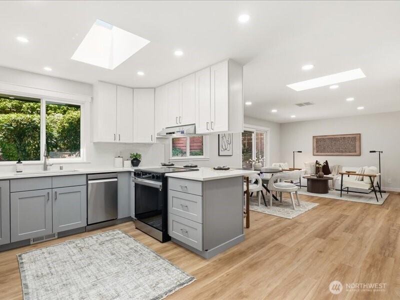 12404 SE 26th Place , Bellevue, WA 98005