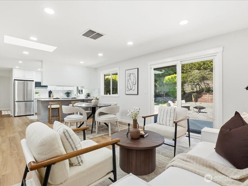 12404 SE 26th Place , Bellevue, WA 98005