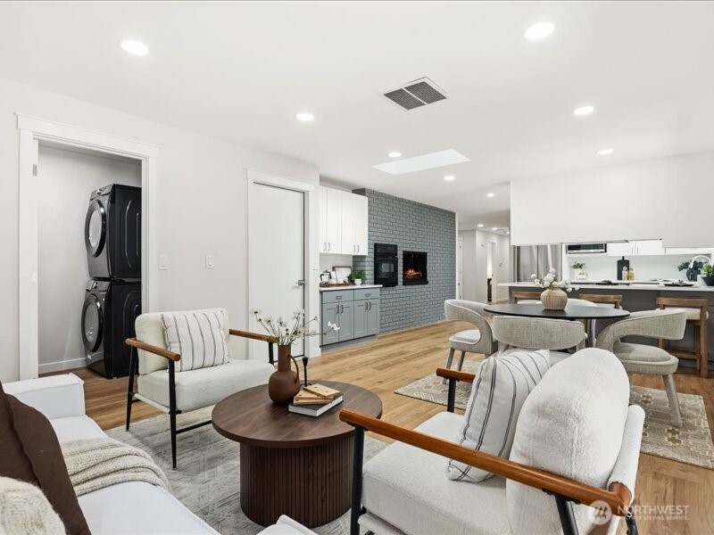 12404 SE 26th Place , Bellevue, WA 98005