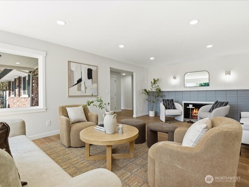 12404 SE 26th Place , Bellevue, WA 98005