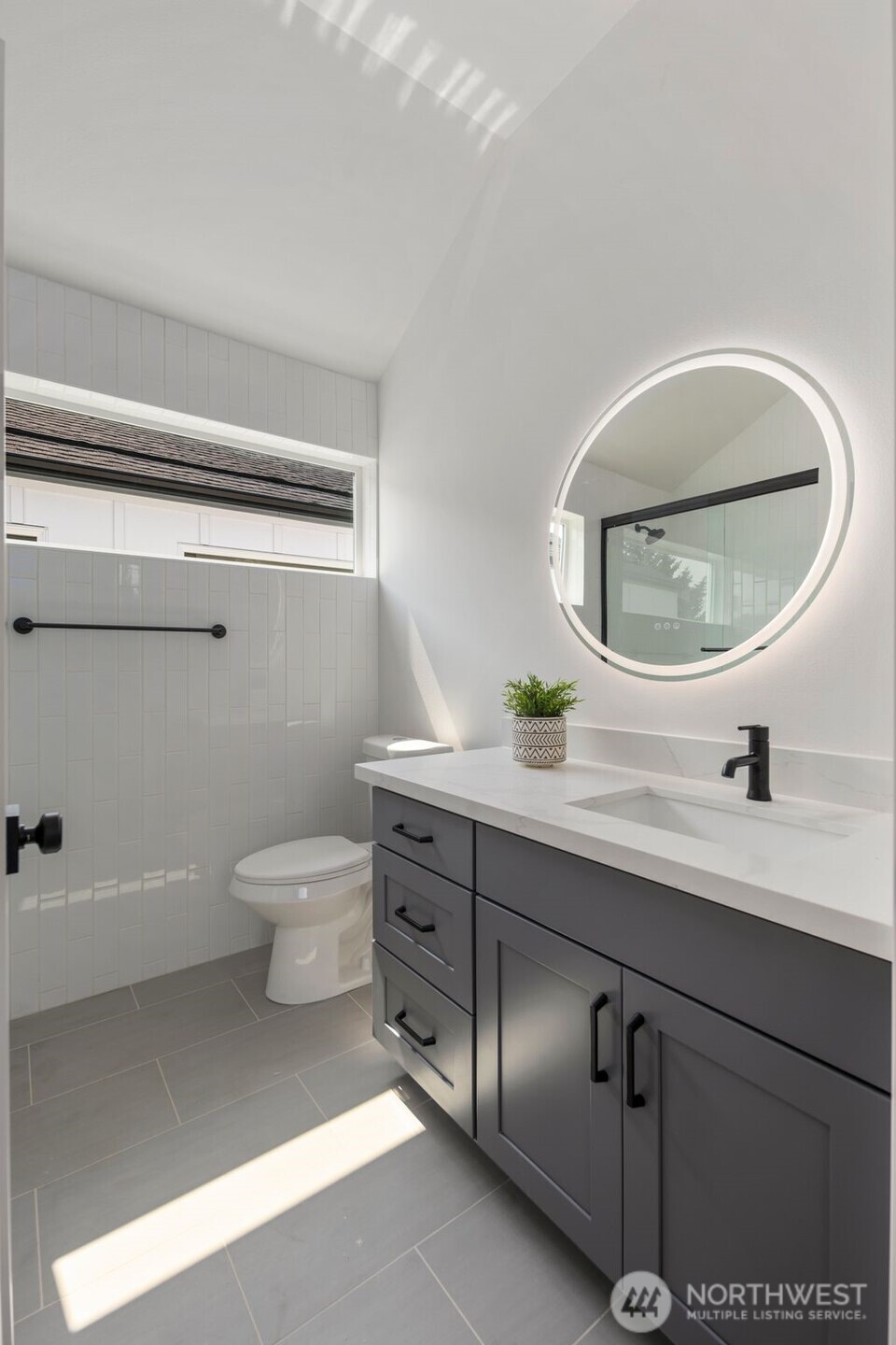 820 B S Sullivan Street , Seattle, WA 98108