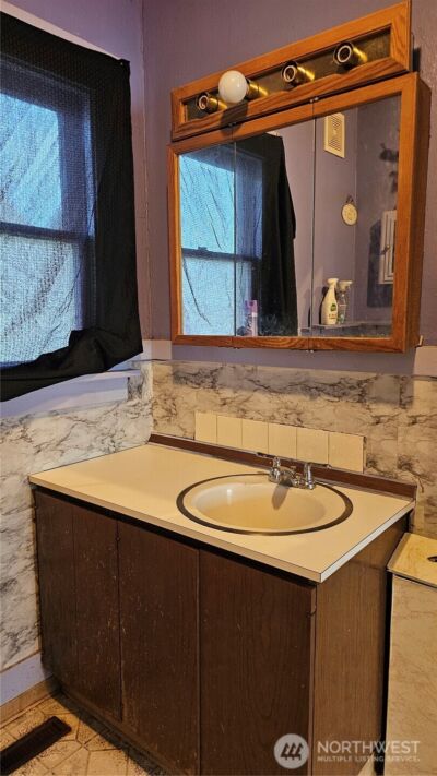 423 S 34th Street , Tacoma, WA 98418 - Photo 15