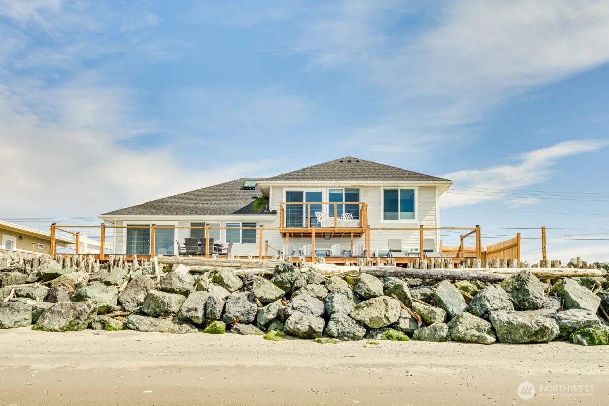 2585 West Beach Road , Oak Harbor, WA 98277