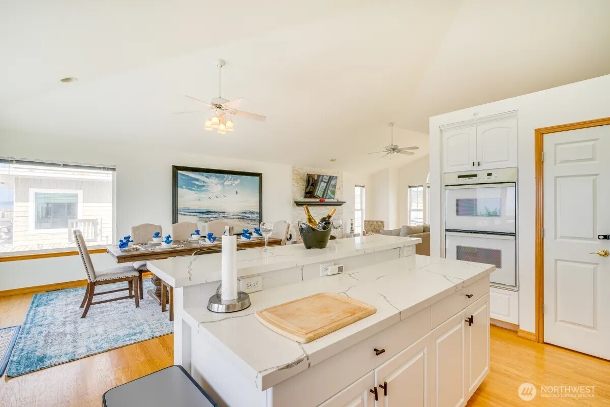 2585 West Beach Road , Oak Harbor, WA 98277