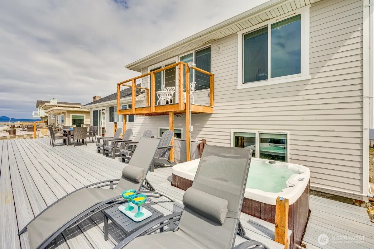 2585 West Beach Road , Oak Harbor, WA 98277