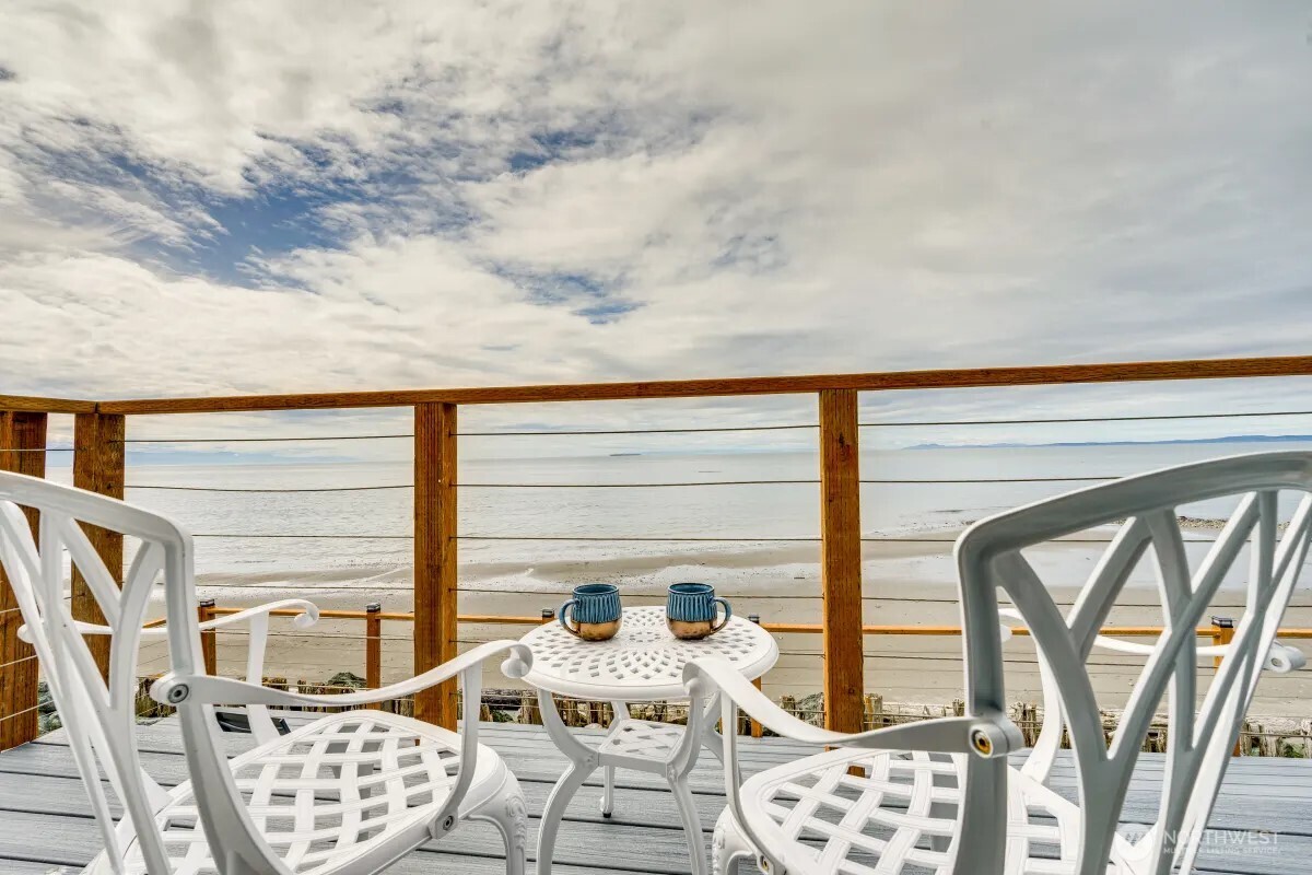 2585 West Beach Road , Oak Harbor, WA 98277