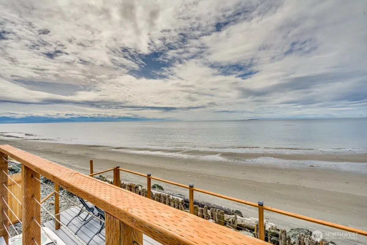 2585 West Beach Road , Oak Harbor, WA 98277