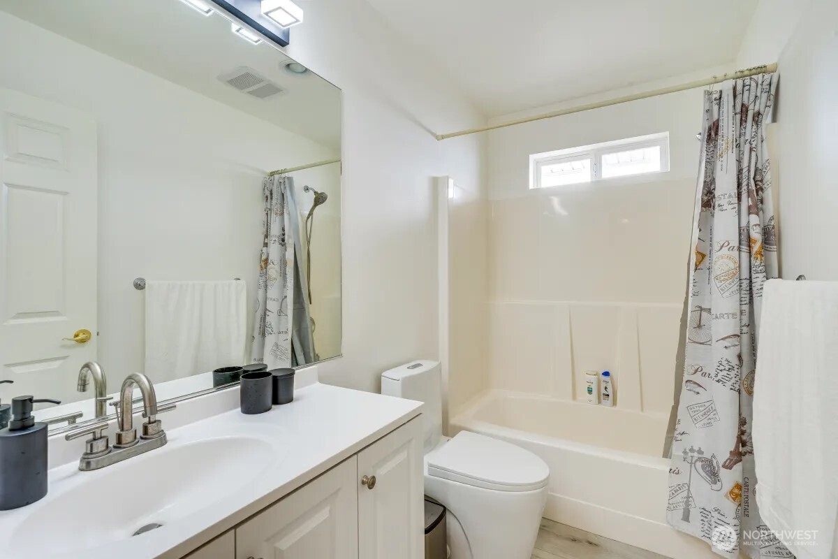 2585 West Beach Road , Oak Harbor, WA 98277