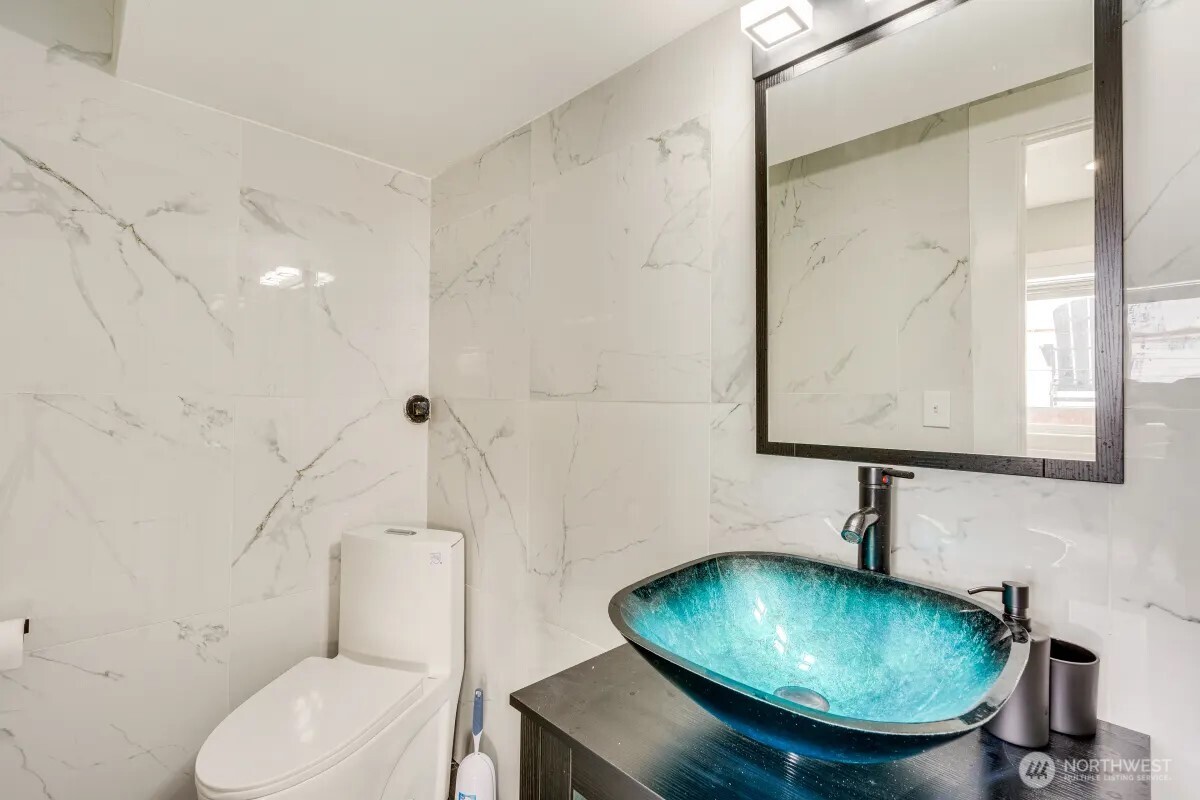 2585 West Beach Road , Oak Harbor, WA 98277