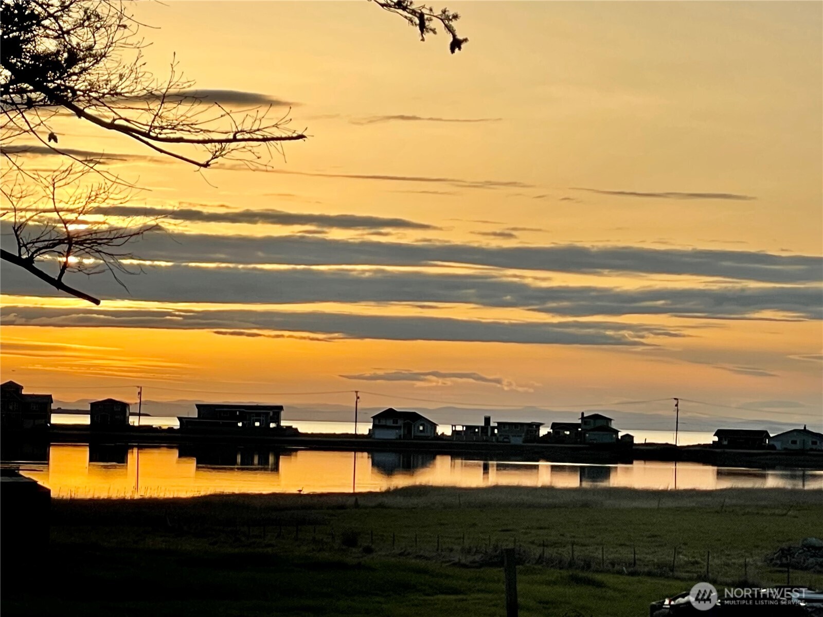 2585 West Beach Road , Oak Harbor, WA 98277