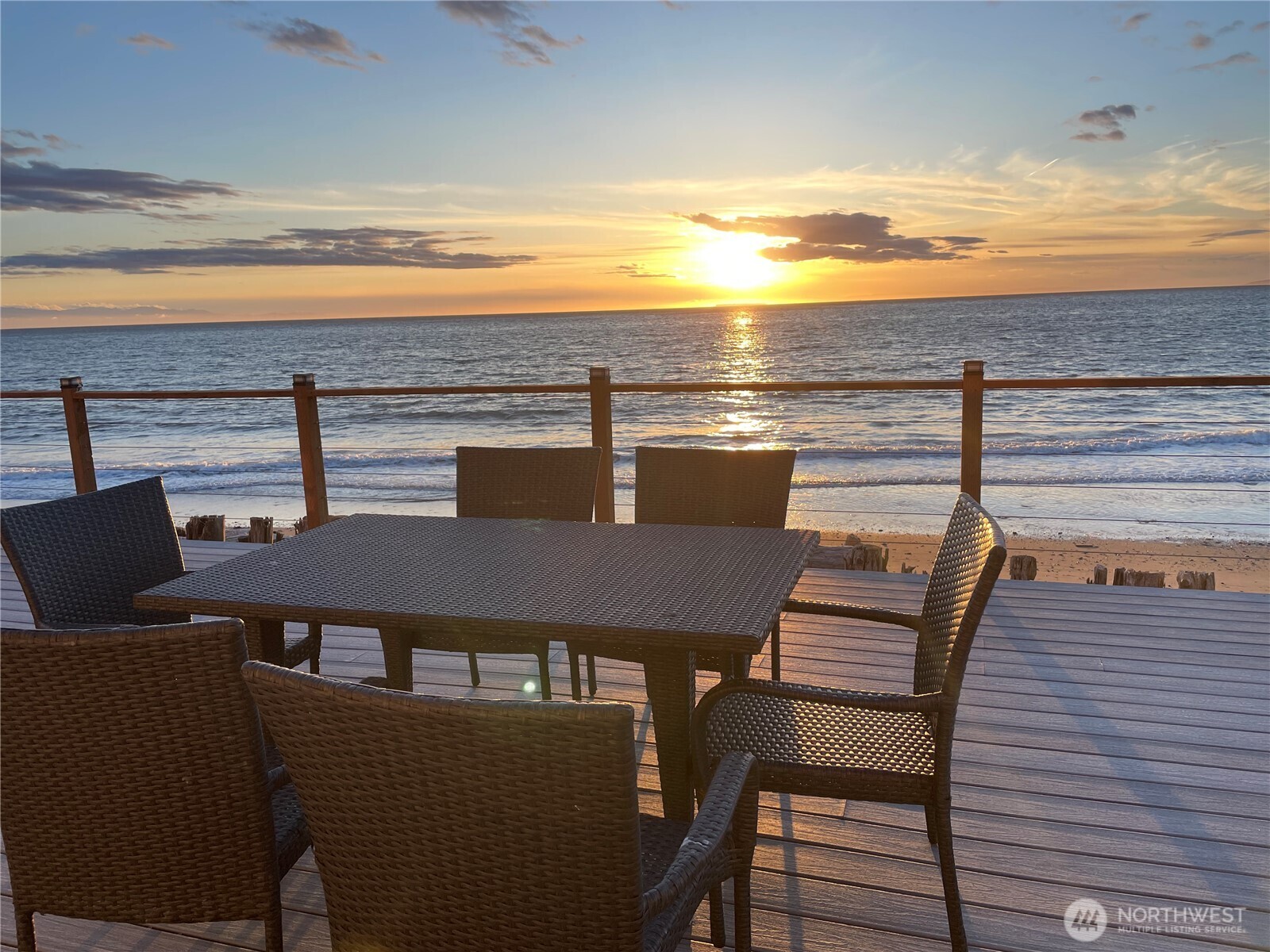 2585 West Beach Road , Oak Harbor, WA 98277