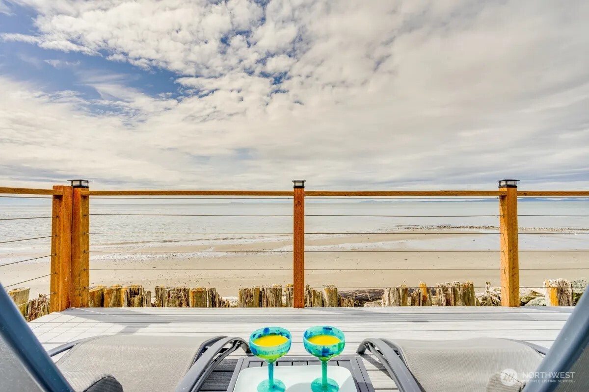 2585 West Beach Road , Oak Harbor, WA 98277