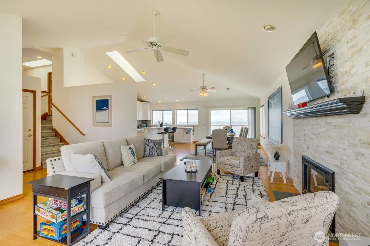 2585 West Beach Road , Oak Harbor, WA 98277