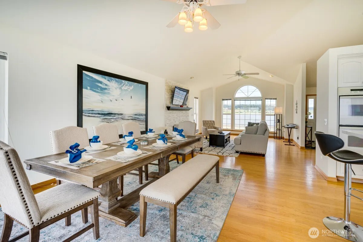 2585 West Beach Road , Oak Harbor, WA 98277