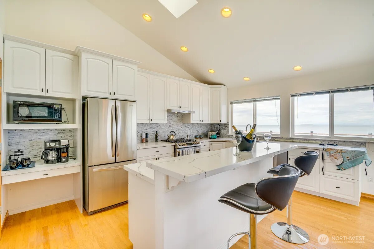 2585 West Beach Road , Oak Harbor, WA 98277